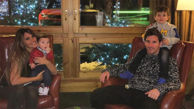 Junto a sus dos pequeños festejó La Pulga
