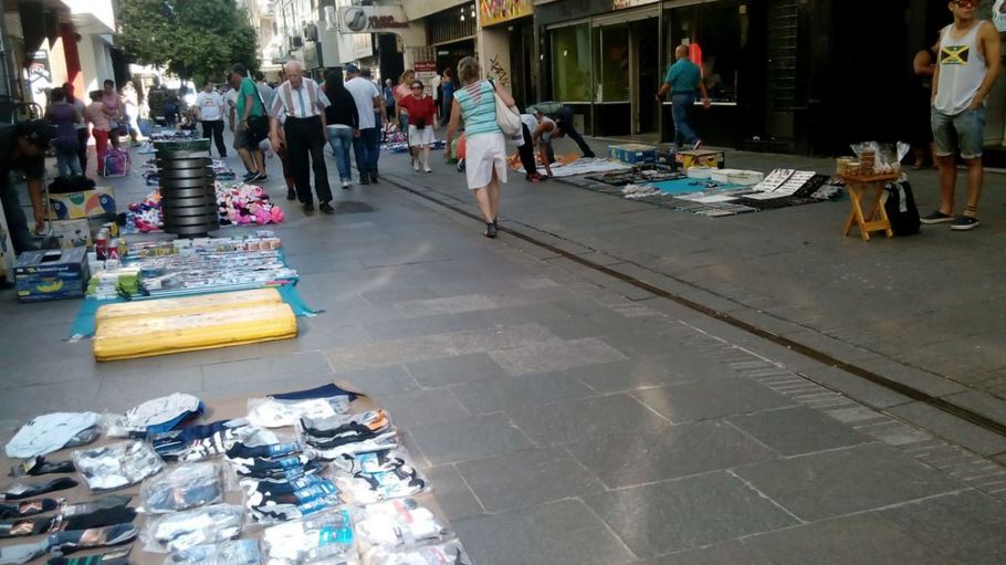 Un shopping a cielo abierto en la peatonal 