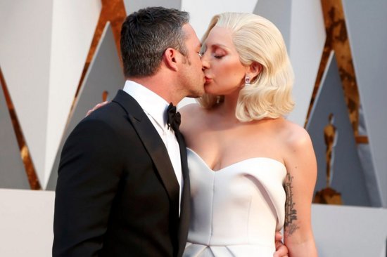 Lady Gaga y su pareja