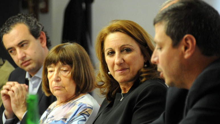 La intendenta y los futuros secretarios de su gabinete durante el encuentro.