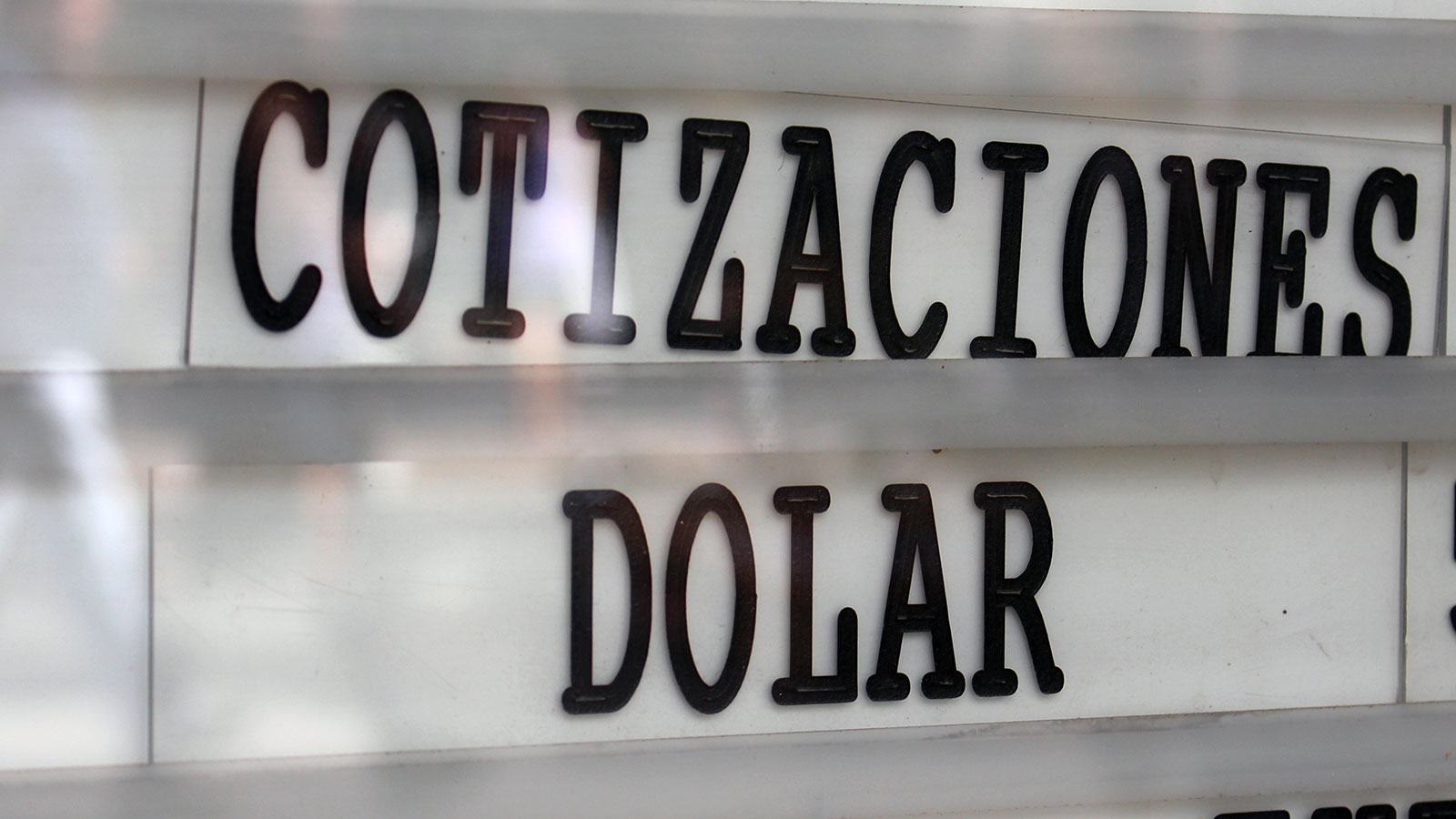 Disparó la fiebre por el dólar en los bancos del centro