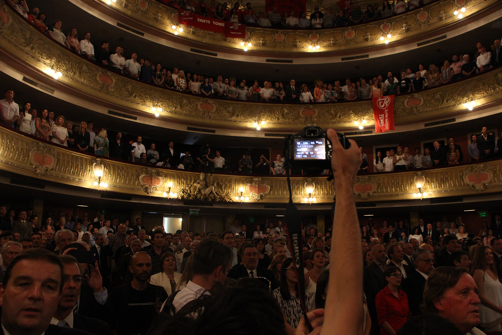 El Teatro Municipal a pleno para la jura de ministros (Ariel Maione-RosarioPlus)