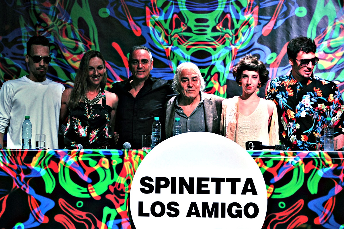 Buenos Aires, Catarina, Dante, Vera y Valentino Spinetta junto al ex baterista de Almendra Rodolfo García y el bajista Daniel Ferrón, presentaron el albúm postúmo de Luis Alberto Spinetta,