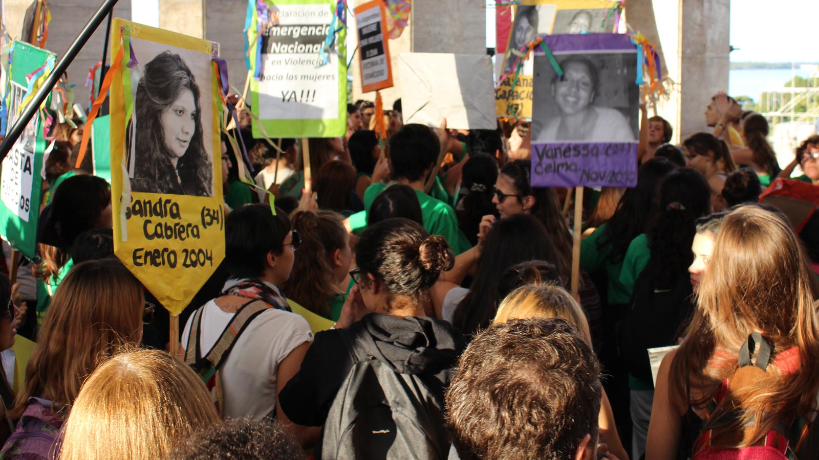 #NiUnaMenos en el Monumento a la bandera