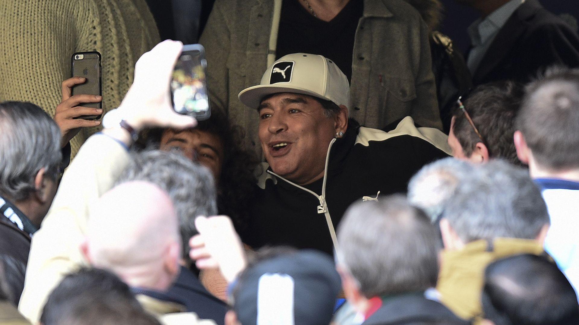 Maradona bailó junto a la pileta y lo echaron del hotel
