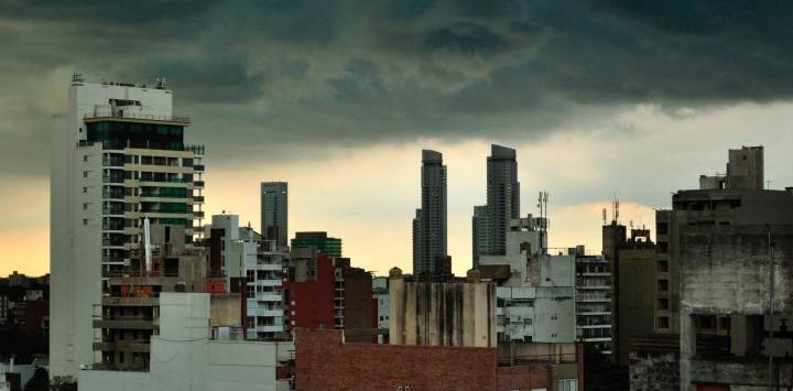 Lluvia cae. Mejor quedarse un rato más en la cama.