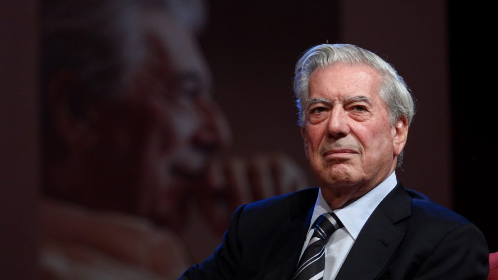 Silencios y aplausos ante la presencia de Vargas Llosa en Charleston.