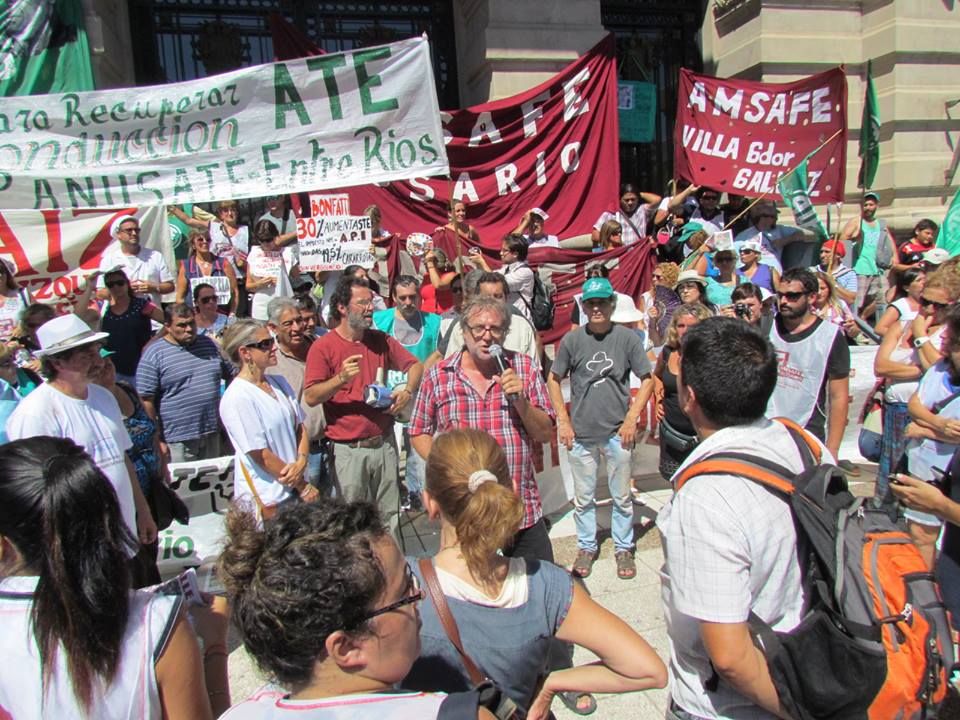 No hay clases y los docentes marchan para protestar