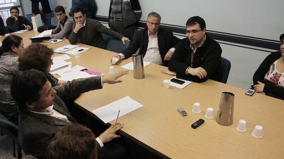Cada lunes: ediles rodeados de vecinos preocupados por la violencia callejera. 