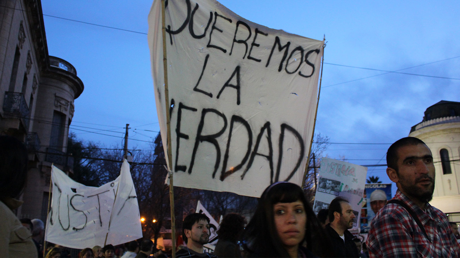 Cientos de manifestantes pidieron justicia por Escobar.