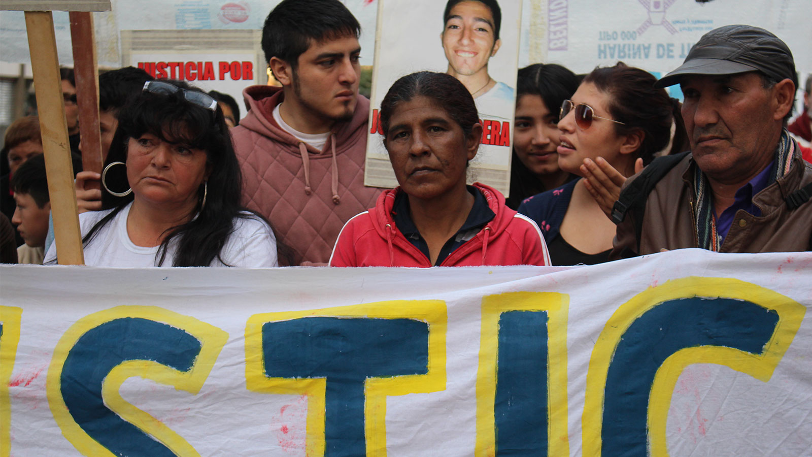 Cientos de manifestantes pidieron justicia por Escobar.