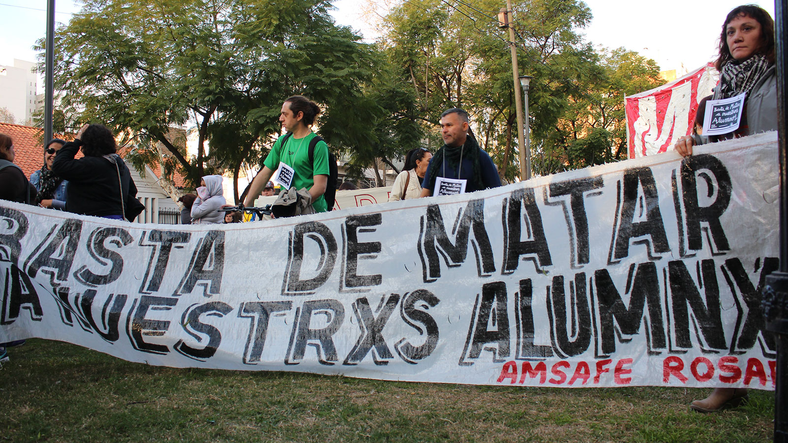 Cientos de manifestantes pidieron justicia por Escobar.