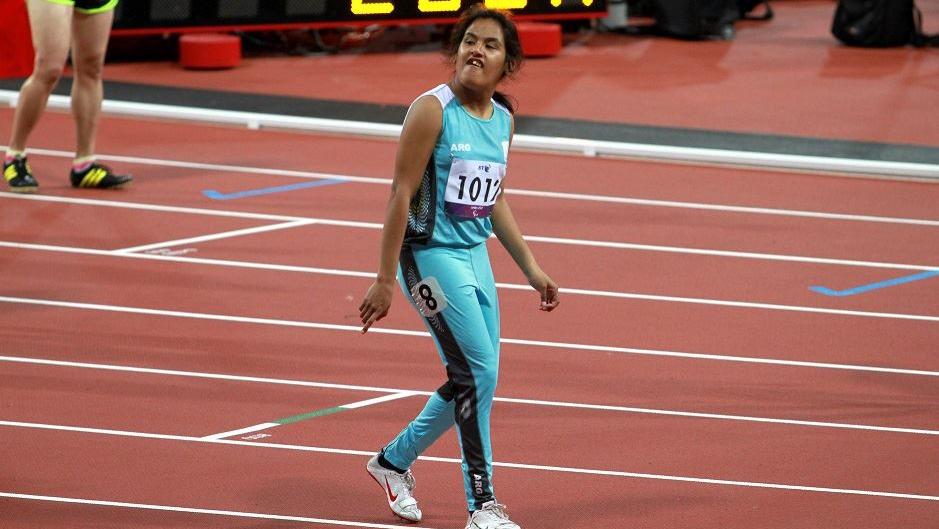 Yanina Martínez se colgó la medalla de oro en atletismo al ganar en la prueba de los 200 metros.