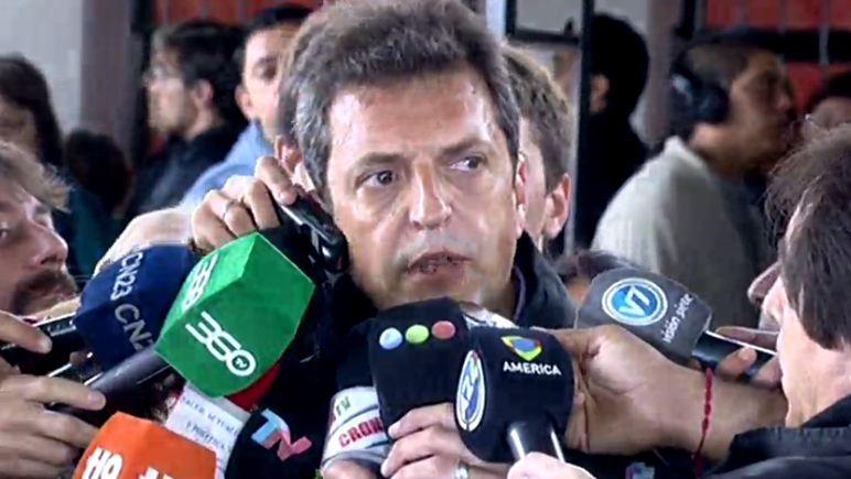El intendente de Tigre votó en la escuela Número 19 Martín Fierro.