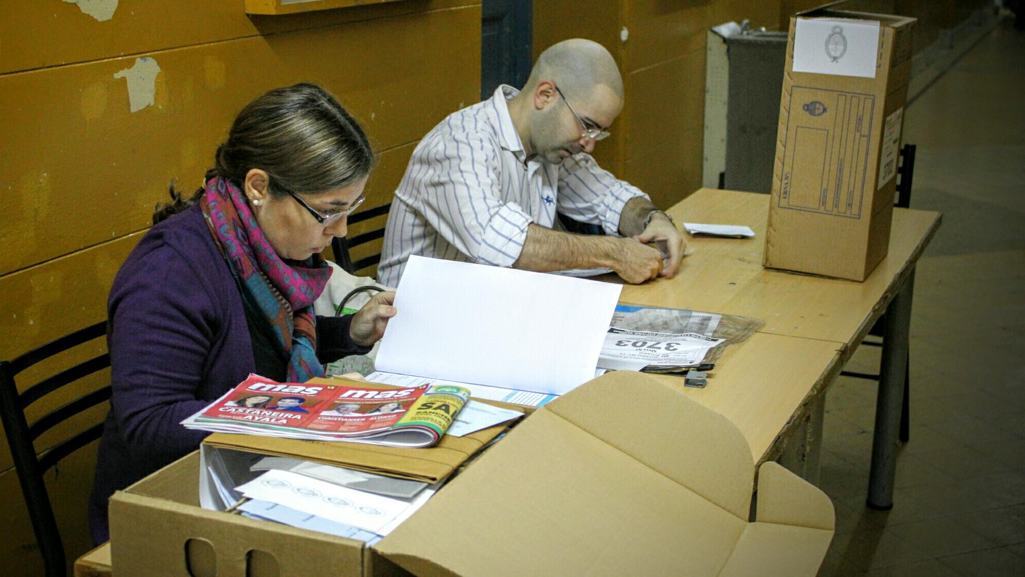 Las primeras mesas de votación abrieron a las 8 de la mañana.