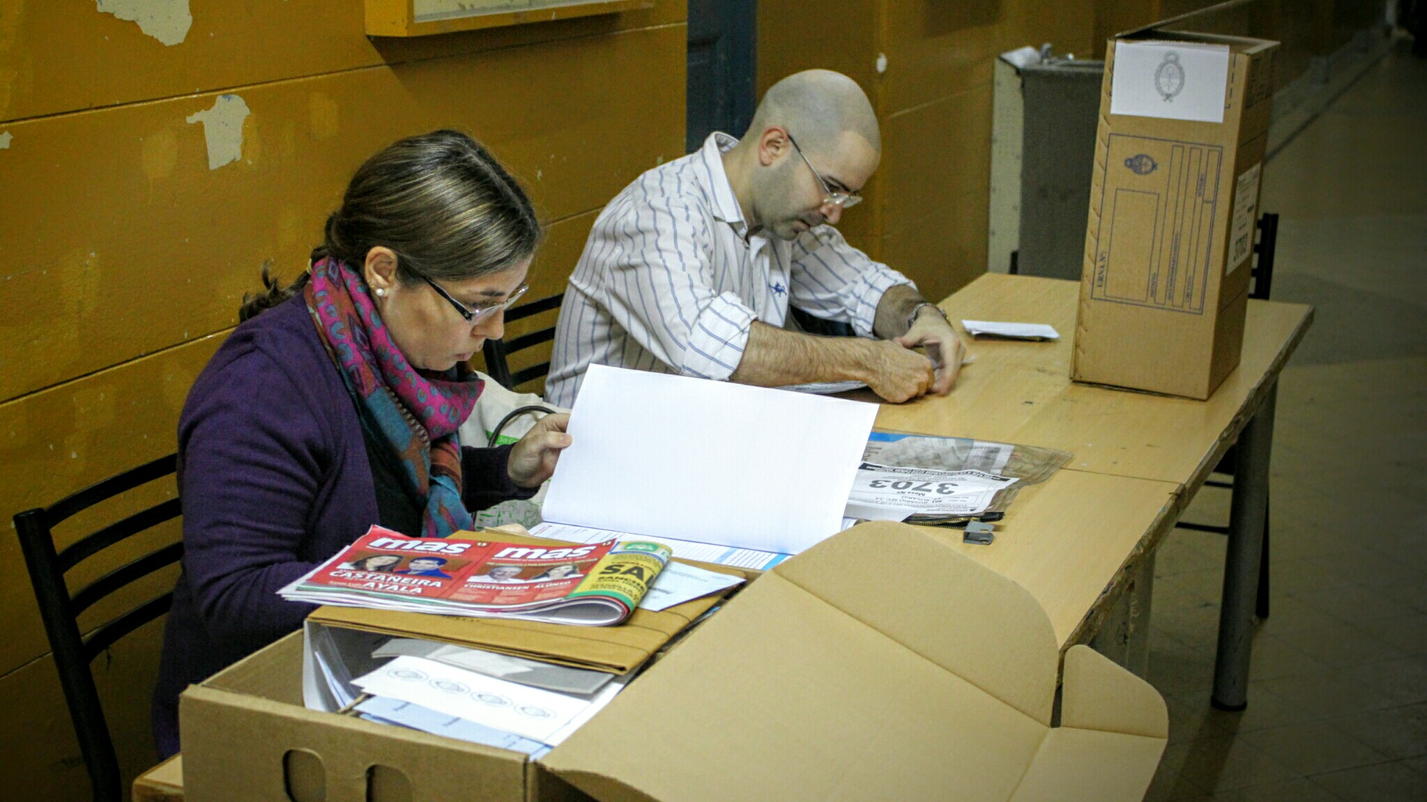 Los preparativos de las mesas en el Politécnico