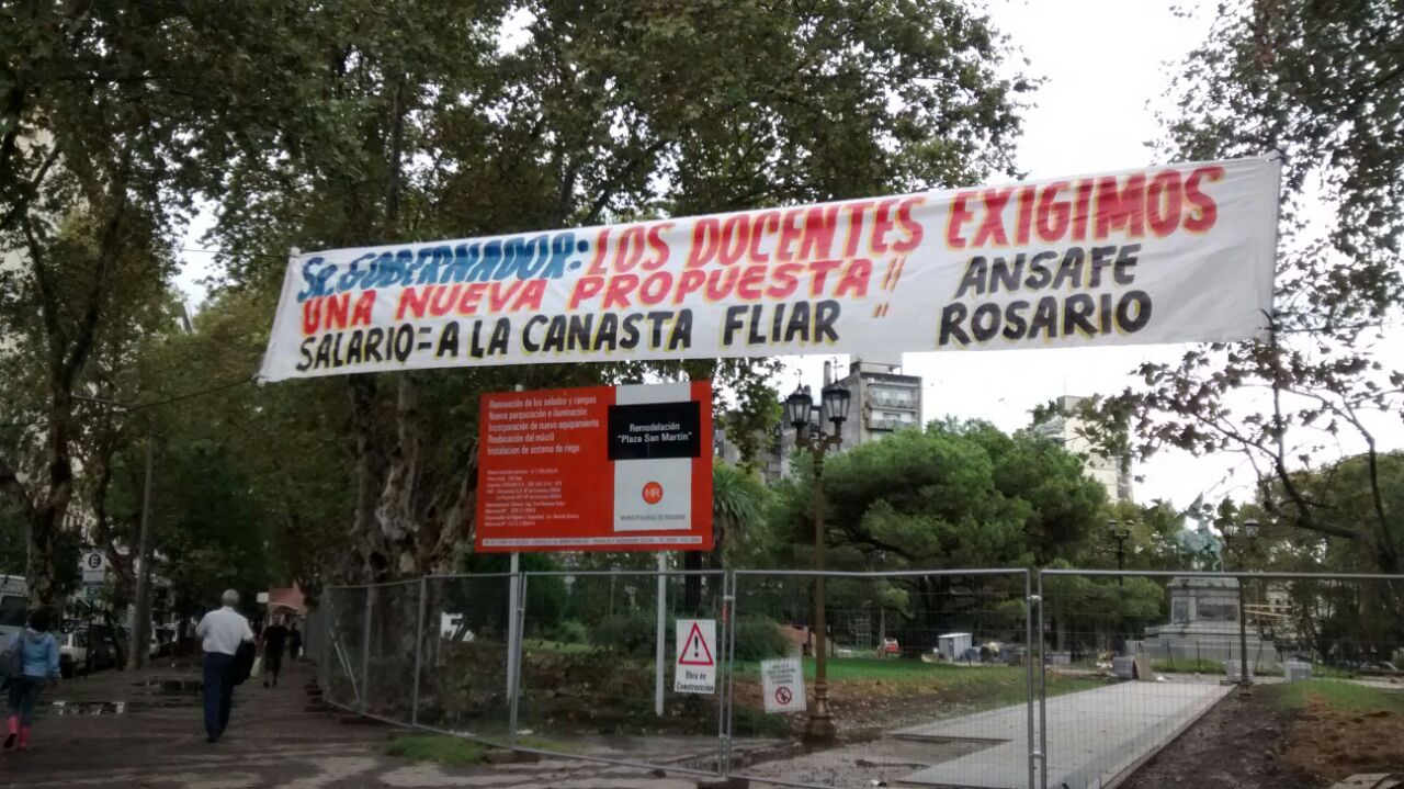 Los maestros vuelven a las escuelas pero el conflicto sigue