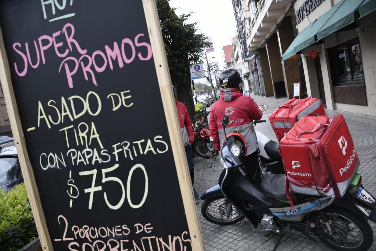 Con cadetería por comercio electrónico, la atención es más amplia desde este martes.