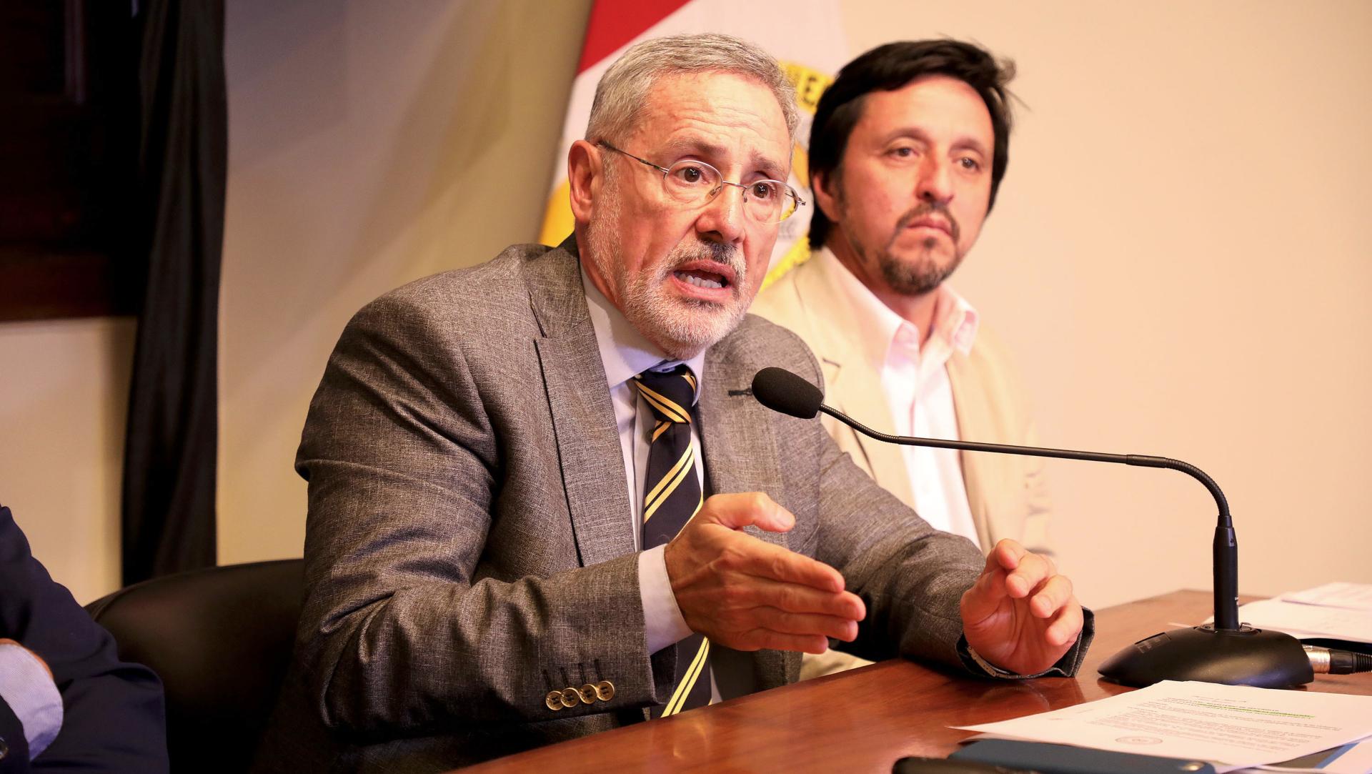 El ex ministro en una carrera sin retorno contra los adversarios que se ganó en la arena política.