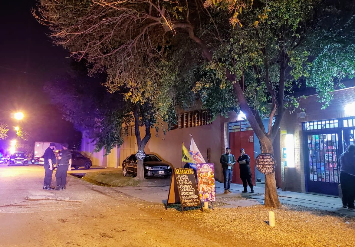 La escena de la balacera, este miércoles a la noche en barrio Belgrano.