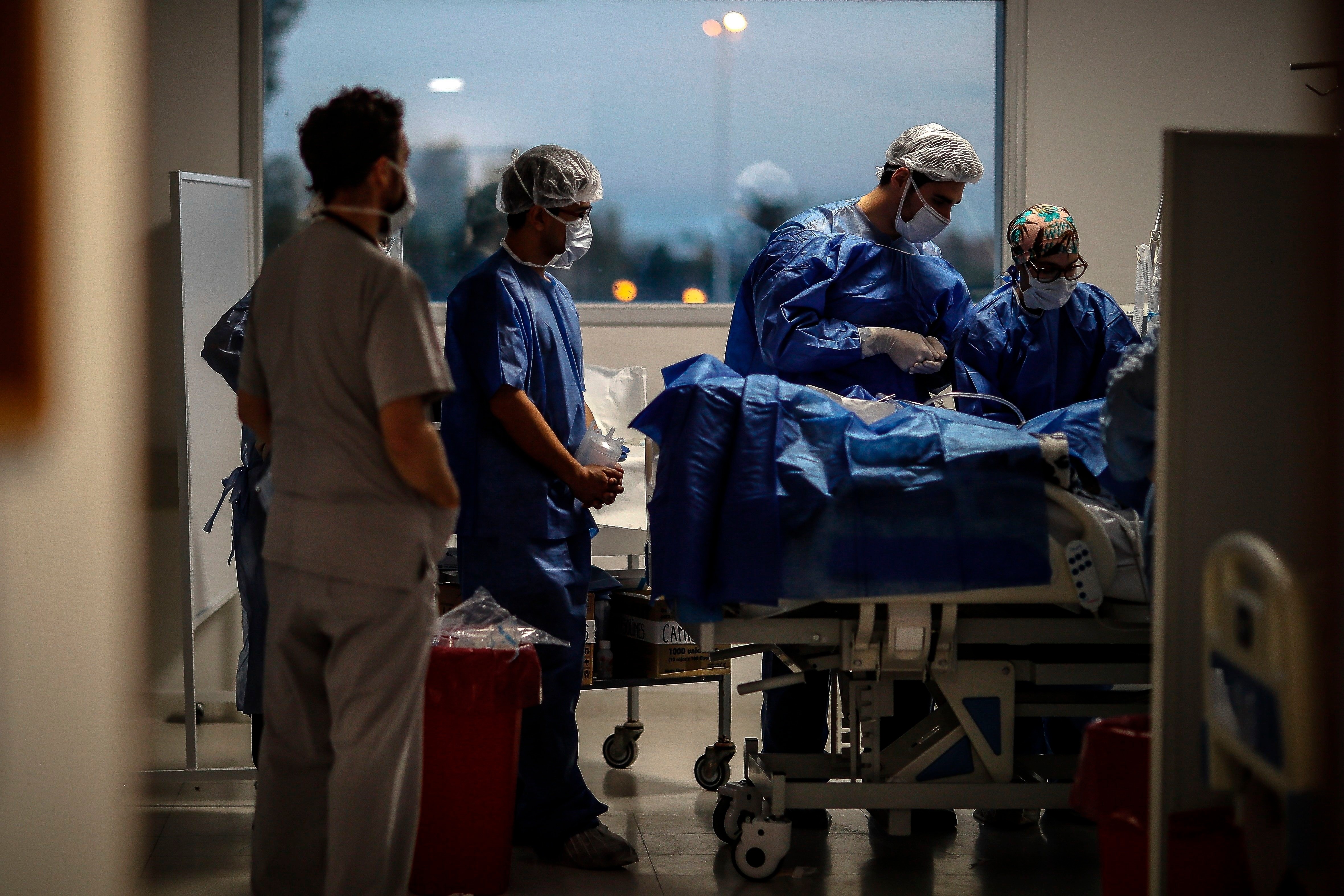 Proponen un sistema de puntuación para priorizar la atención de pacientes covid