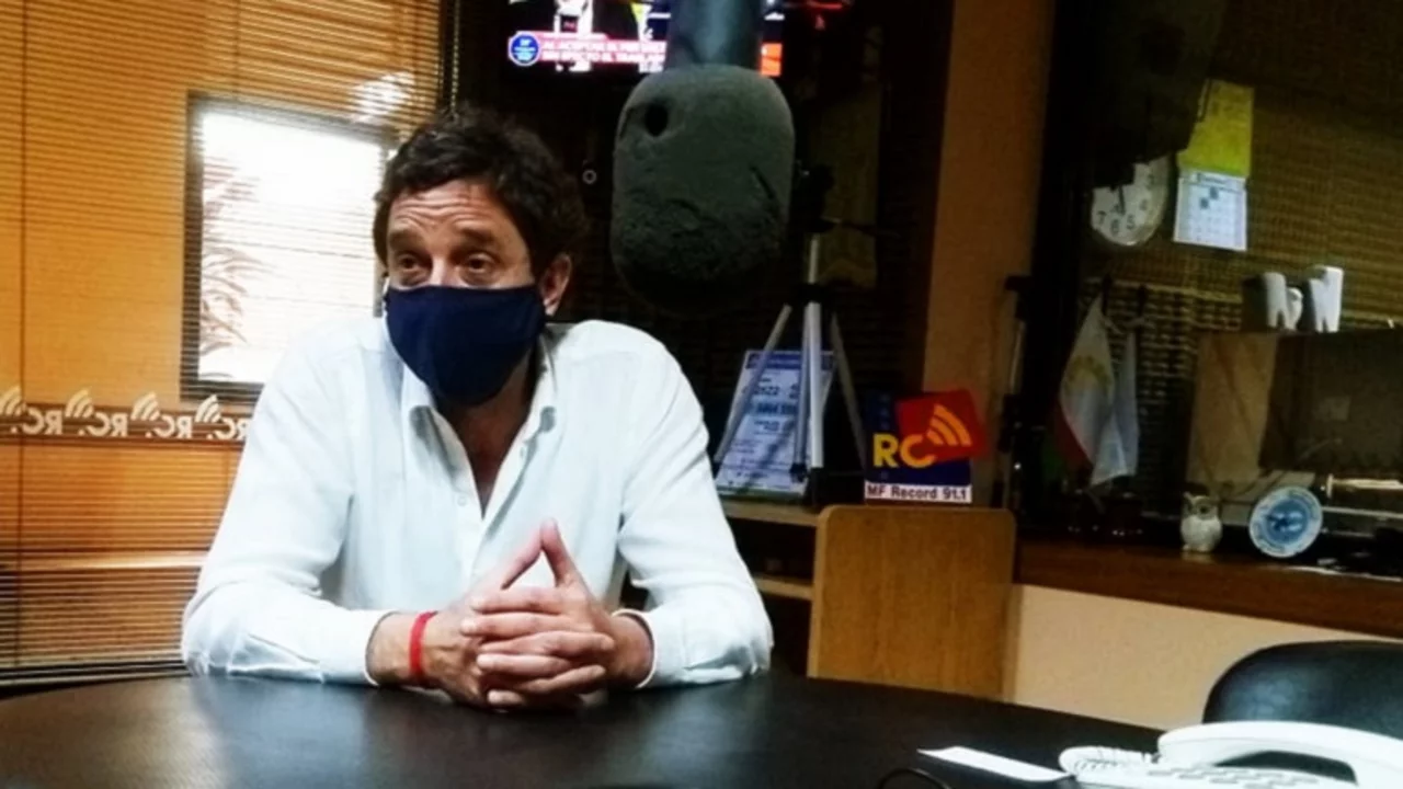 El Intendente presente en los estudios de la emisora.