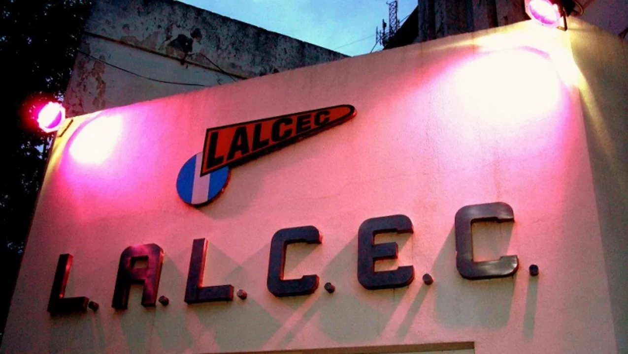 Lalcec otra vez con tonalidad rosa.