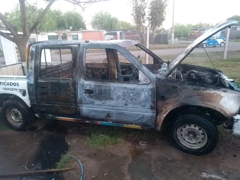 Dos patrullas de Casilda se incendiaron y todo indicaría que el fuego fue intencional