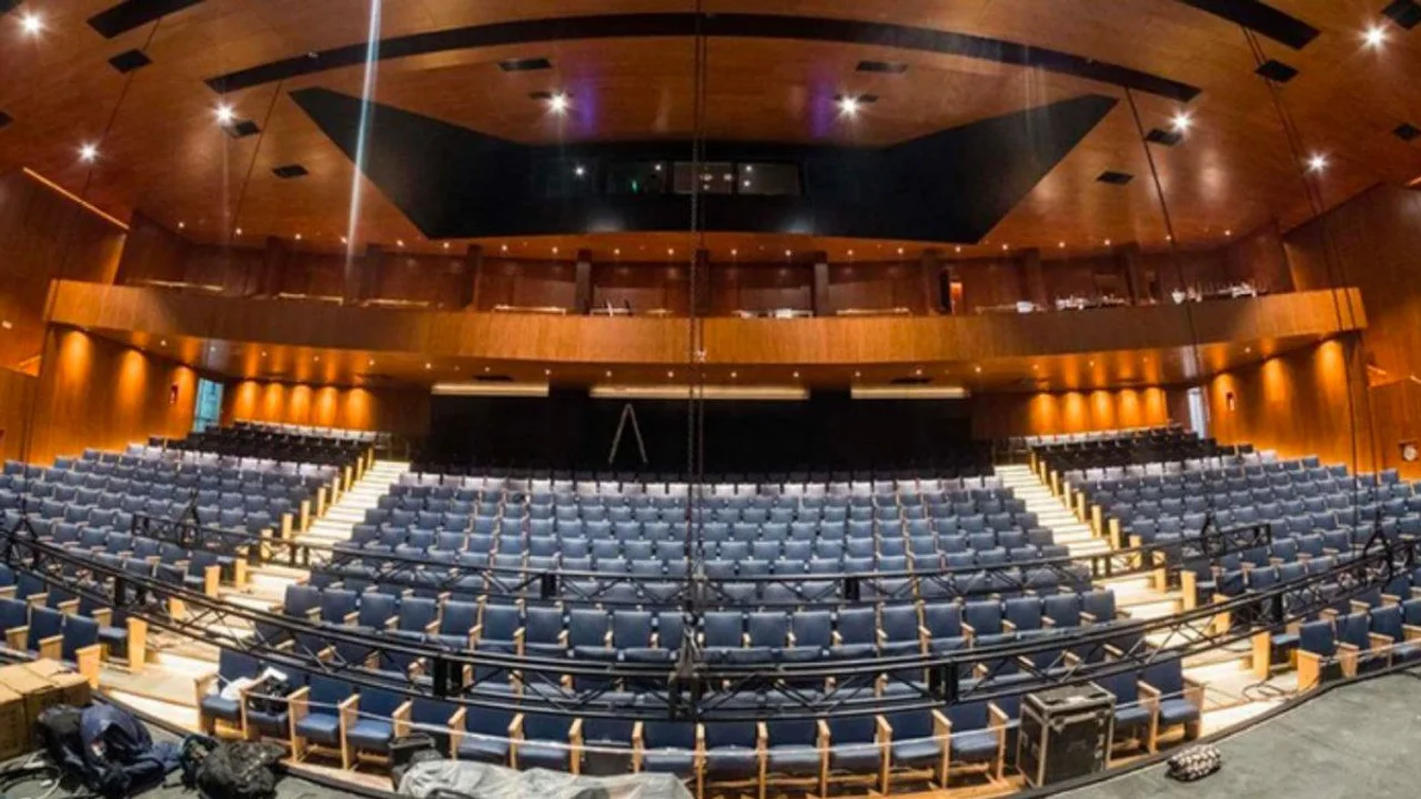 Bronca y bajón en el teatro porque no habrá verano en la costa atlántica