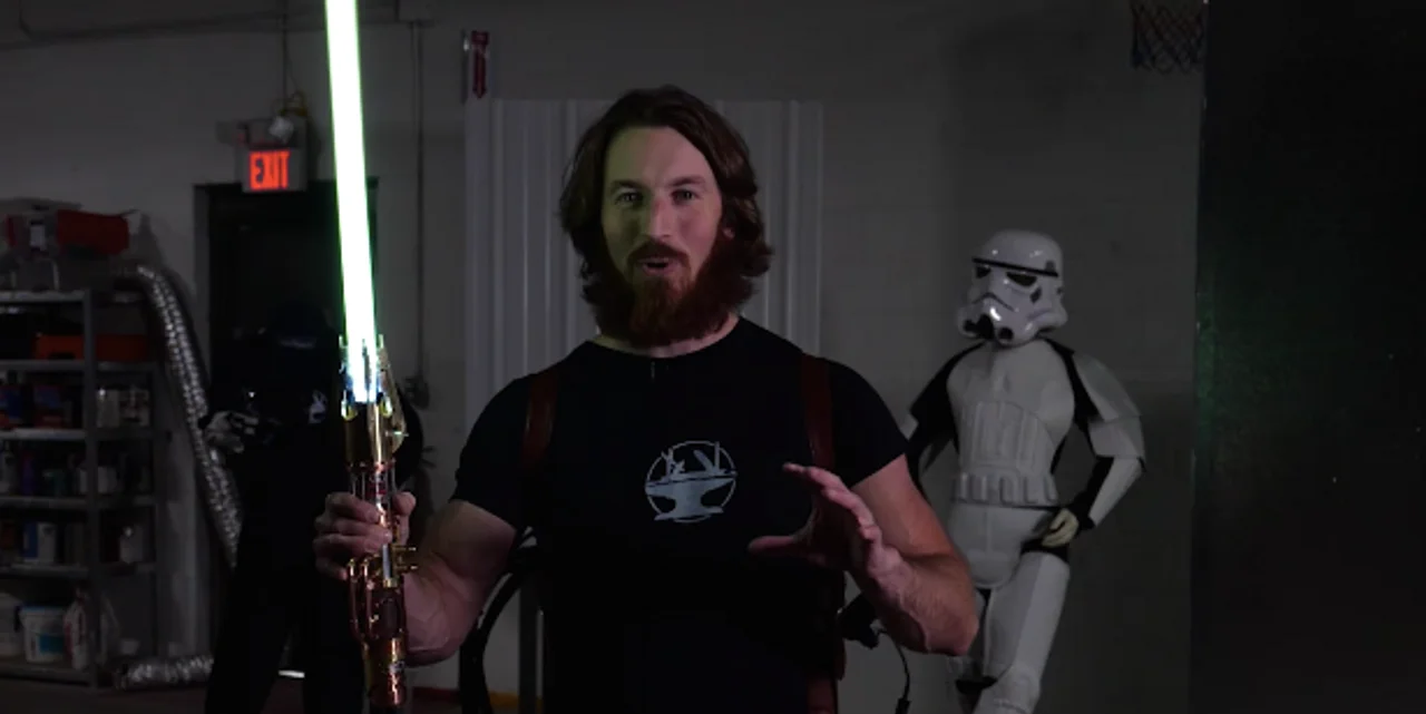 Crea un sable laser como el de Star Wars, ¡y funciona!