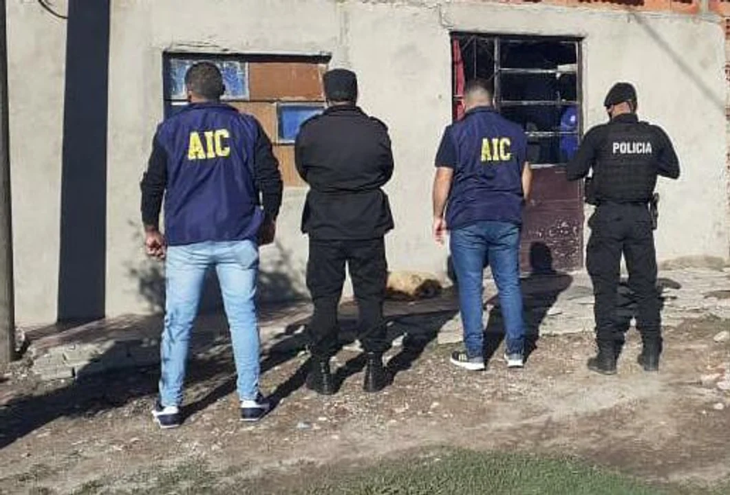 Allanamientos: fueron por amenazas y encontraron marihuana y una moto robada