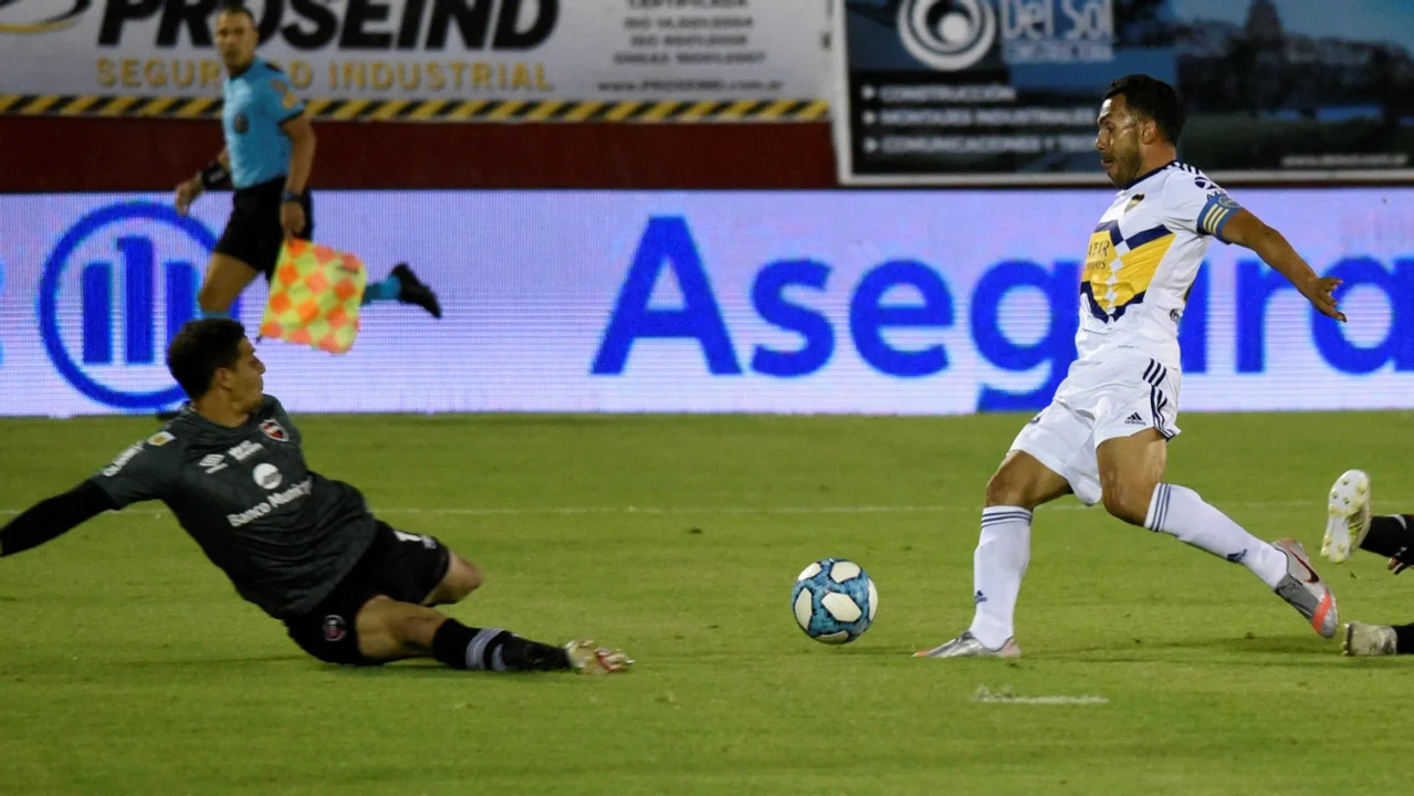 Tevez dijo que tiene "mala suerte" con los arqueros de Newell's