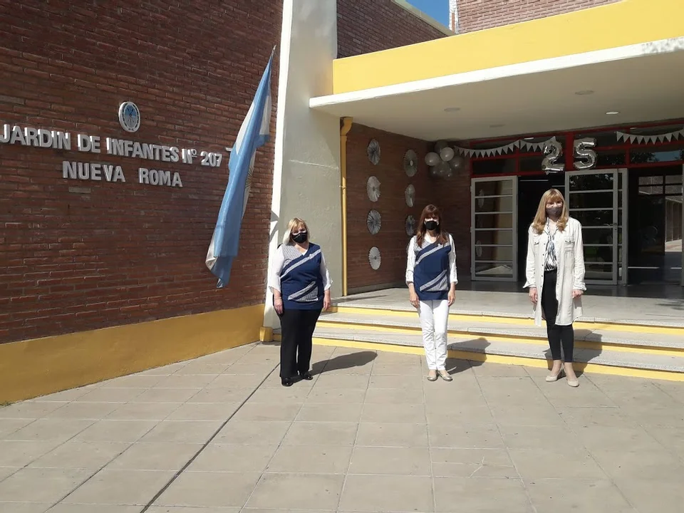 De izquierda a derecha: la vicedirectora Diez, la directora Galicia y la supervisora Tassi. 
