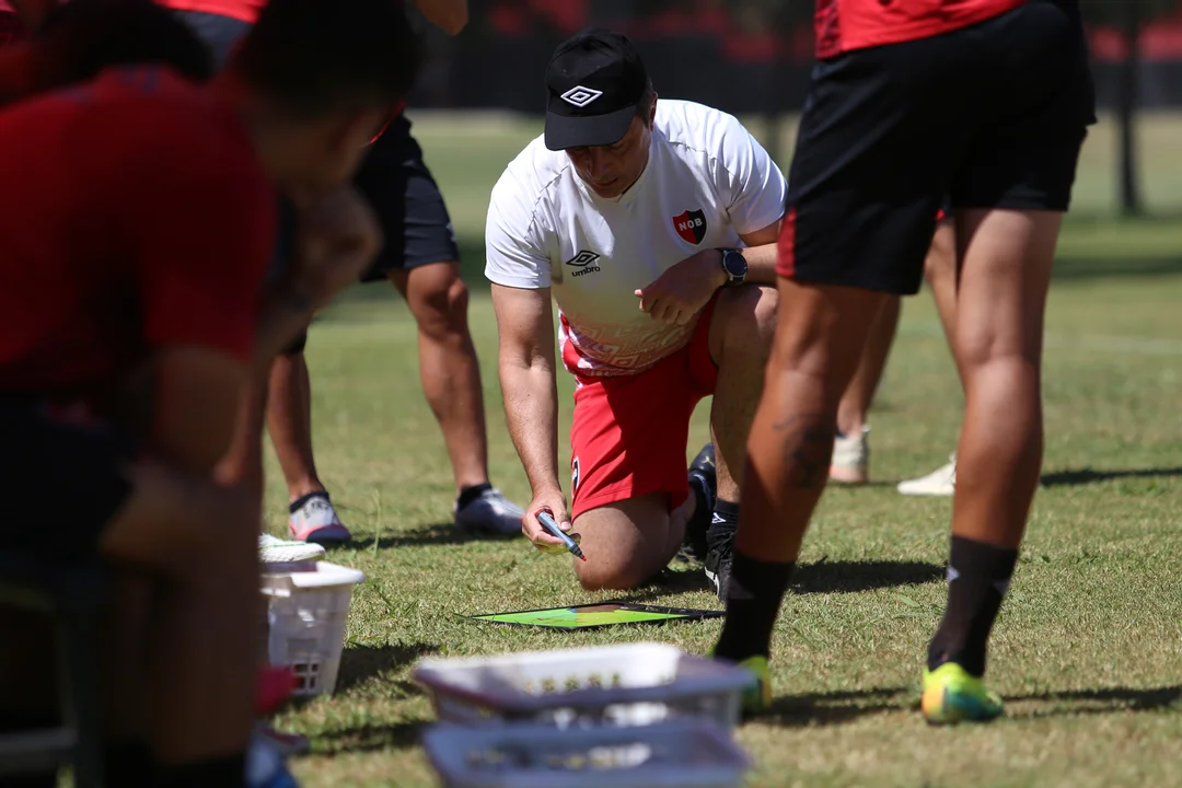 Kudelka mete mano en el mediocampo para visitar a Boca
