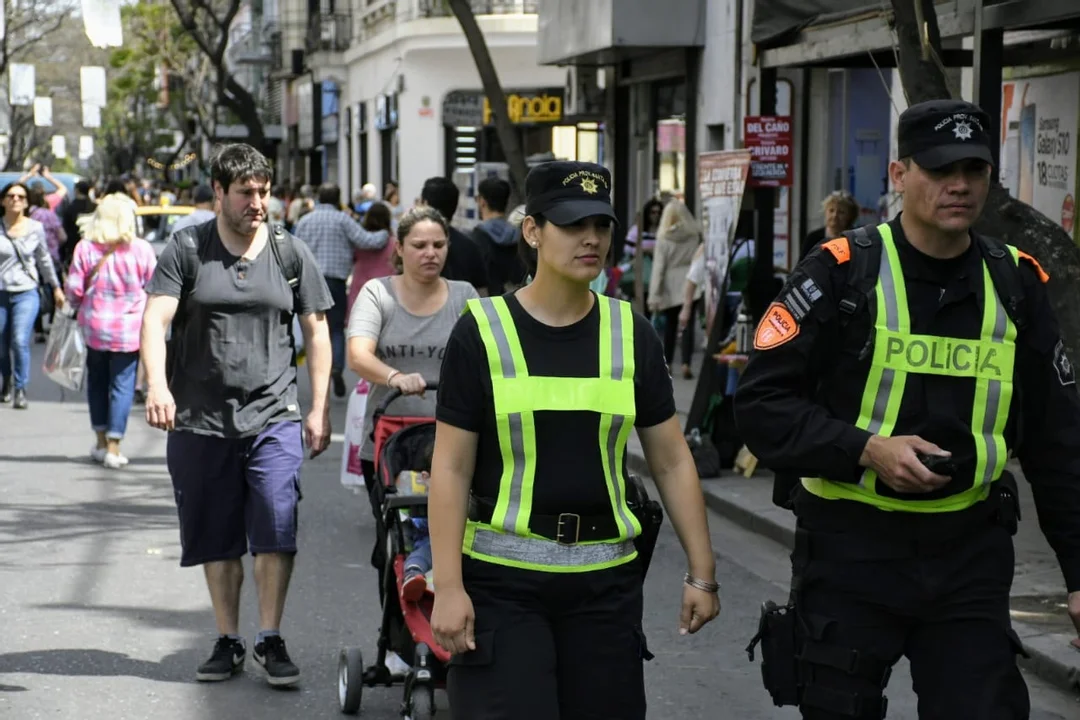 Refuerzan la presencia policial en las zonas comerciales ante la suba de robos