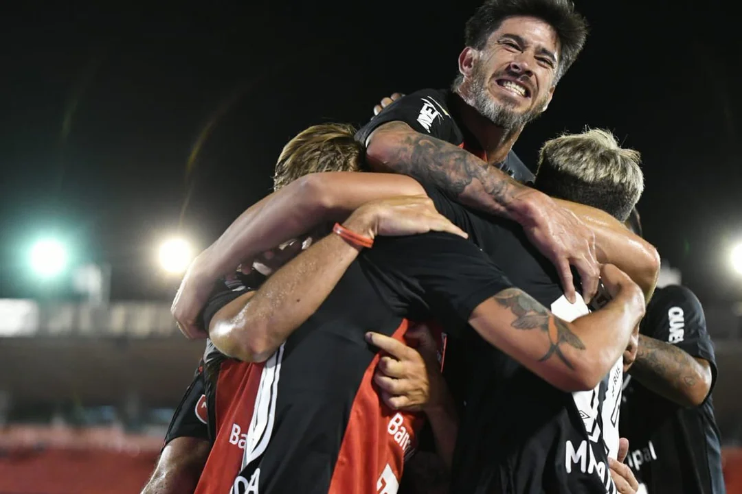 Newell's cerró la fase de grupos con un triunfo ante Lanús