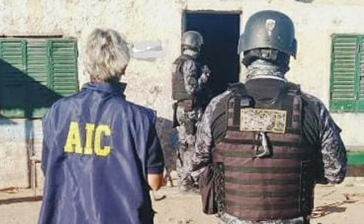 El detenido que había escapado es sospechoso de robar en un centro de telefonía móvil