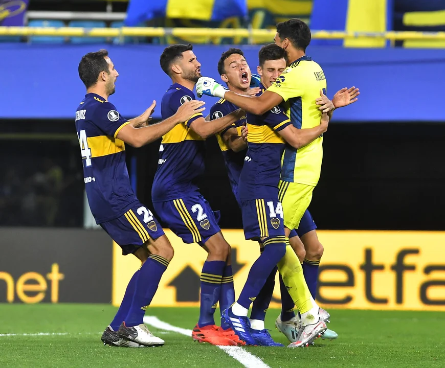 Boca jugó mal, pero clasificó por penales a cuartos y va por Racing