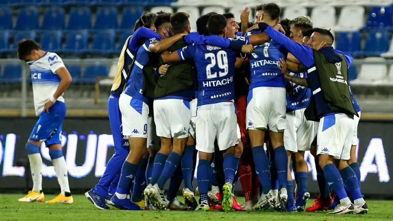 Vélez se clasificó a las semis de la Sudamericana sobre la hora