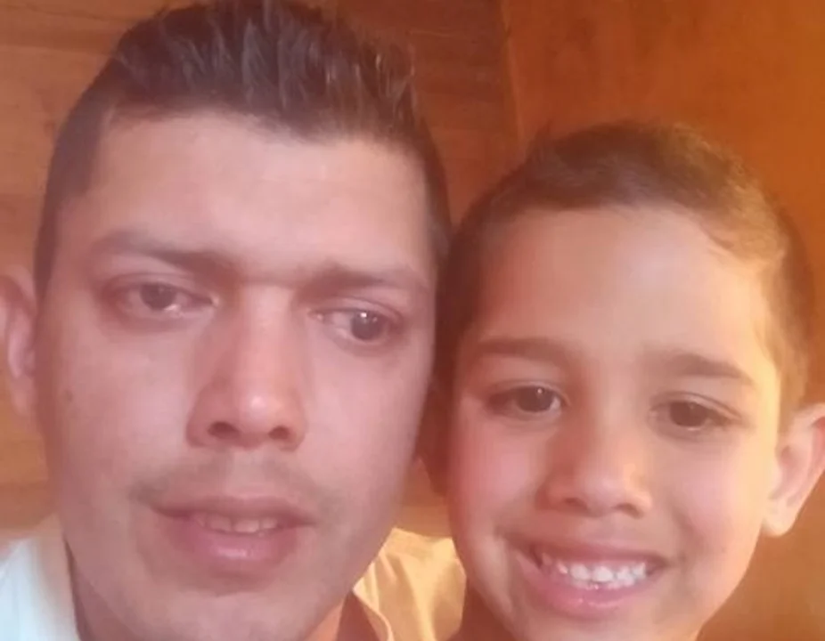 Osvaldo se reinventó y está trabajando como reparador y vendedor de cocinas.