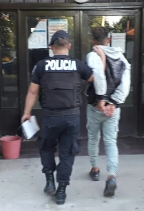 La policía detuvo a un hombre por violación de domicilio e intento de robo