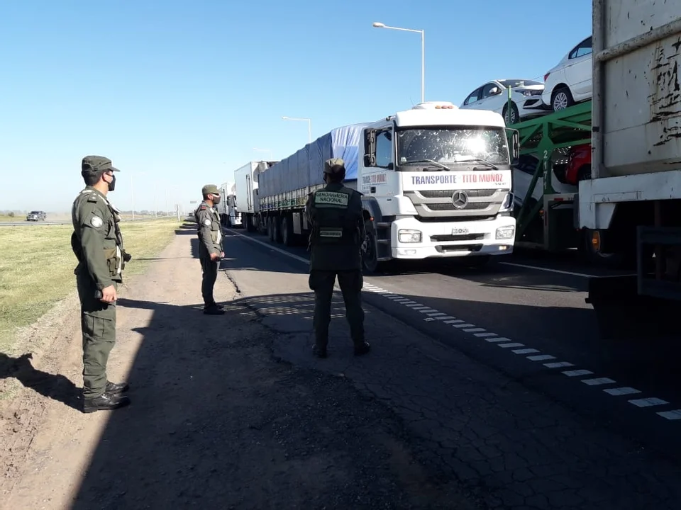 Siguen los cortes de transportistas pero ahora sólo en rutas