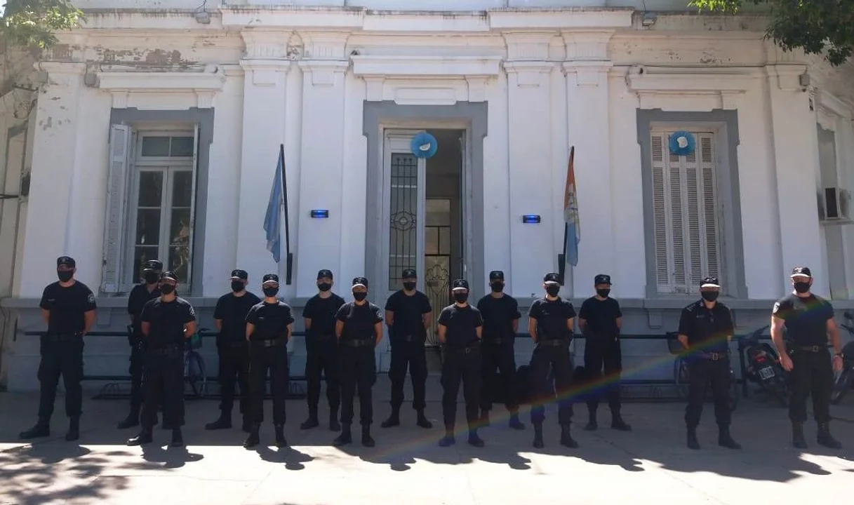 Todos formados. Más policía local para patrullar la ciudad.