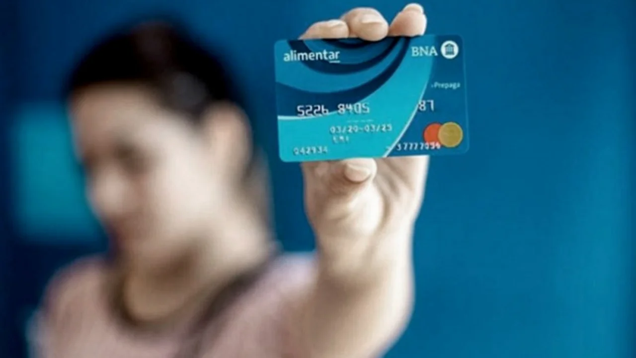 El Gobierno evalúa aumentar el monto de la tarjeta Alimentar