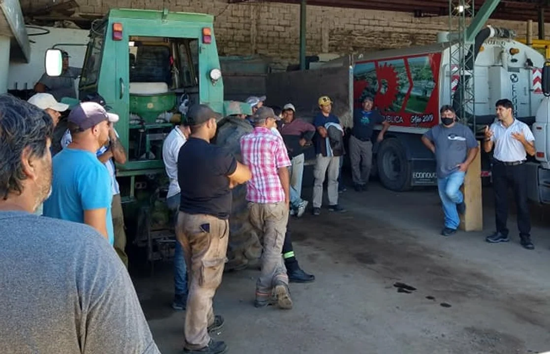 El momento de la asamblea en Chabás.
