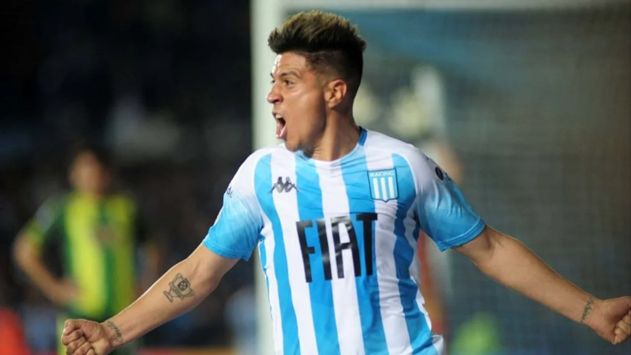 Jonatan Cristaldo aparece en la órbita de Newell's