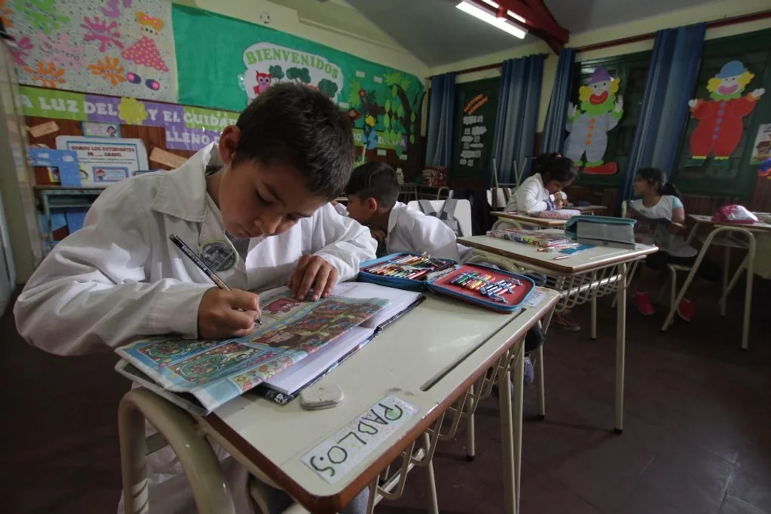 Transferirán más de mil millones de pesos para edificios escolares