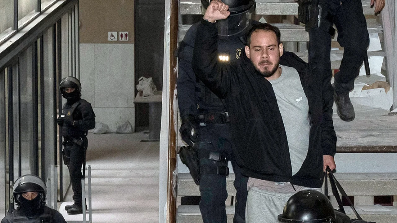 Conocé a Pablo Hasel, el rapero arrestado por "ofender a la monarquía"
