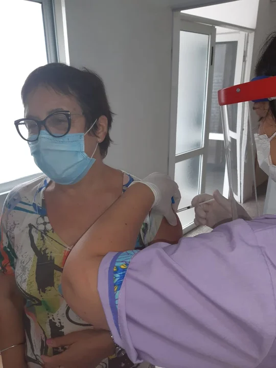 Se vacunaron las primeras cincuenta personas en Pujato contra el coronavirus. (Foto: Pujato Digital).