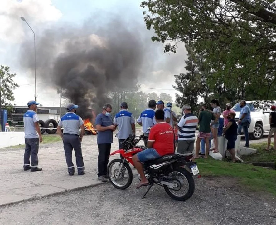 Protesta de empleados de estaciones de servicio al borde del cierre